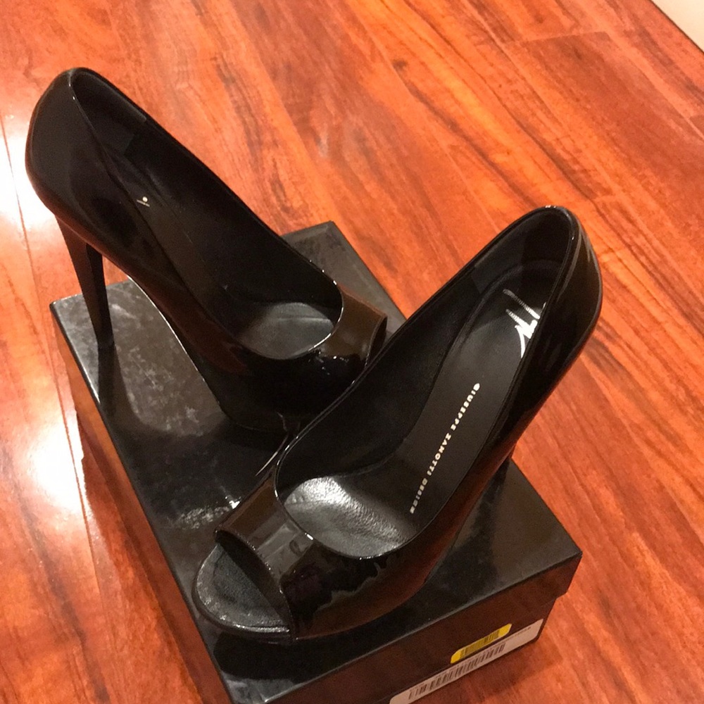 Giuseppe Zannotti Peep Toe Platform Pumps